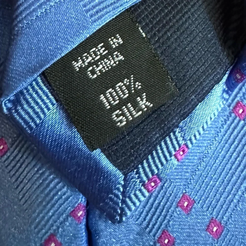 Elegant MICHAEL KORS 100% Silk Blue Jacquard Necktie Like New
